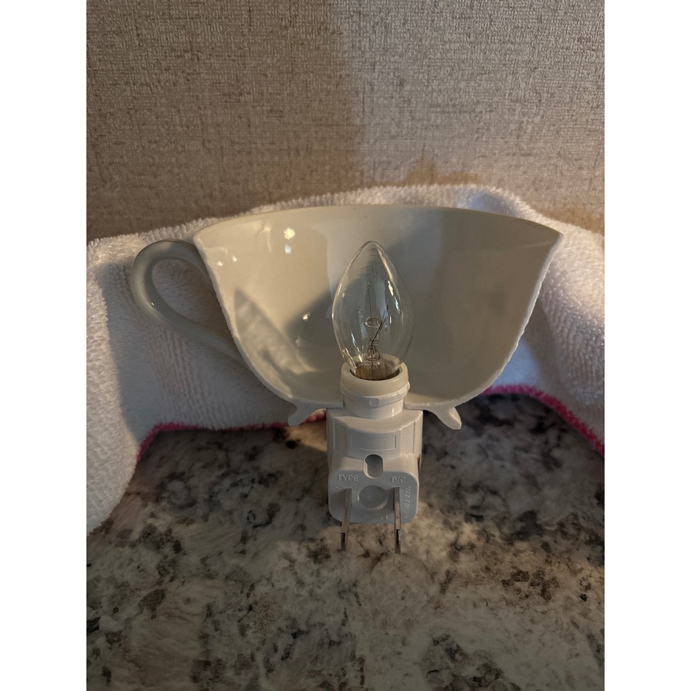 Vintage Betson Handcrafted Tea Cup Night Light - Picture 3 of 3
